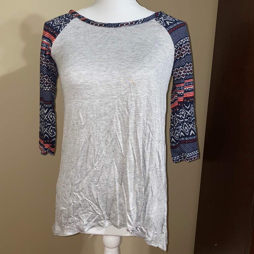 Women’s/teen tunic with patterned 3/4 sleeves New!